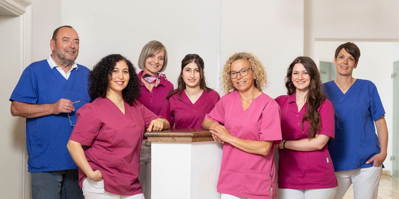 Komplettes Team der Zahnarzt Praxis in Augsburg